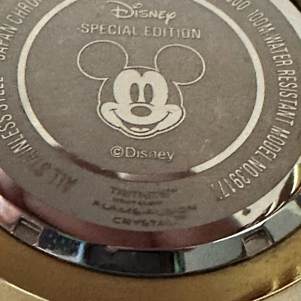 Invicta Limited Edition Mickey Mouse watch - Picture 10 of 11